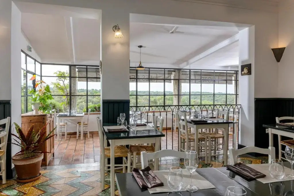 Hôtel Restaurant Les Remparts