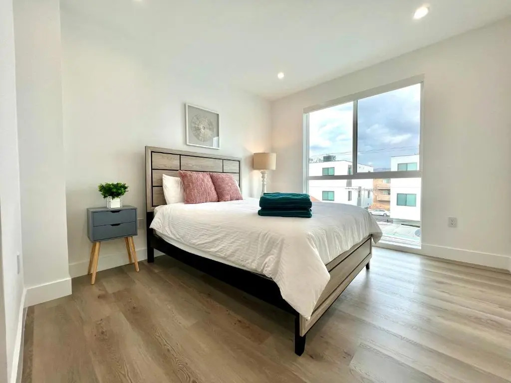 Hollywood Art Gallery House - Iconic LA Views
