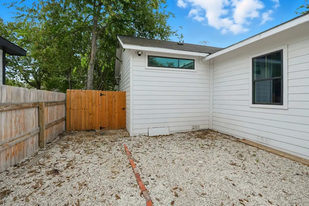 Spacious 3BR Retreat Near Downtown River Walk