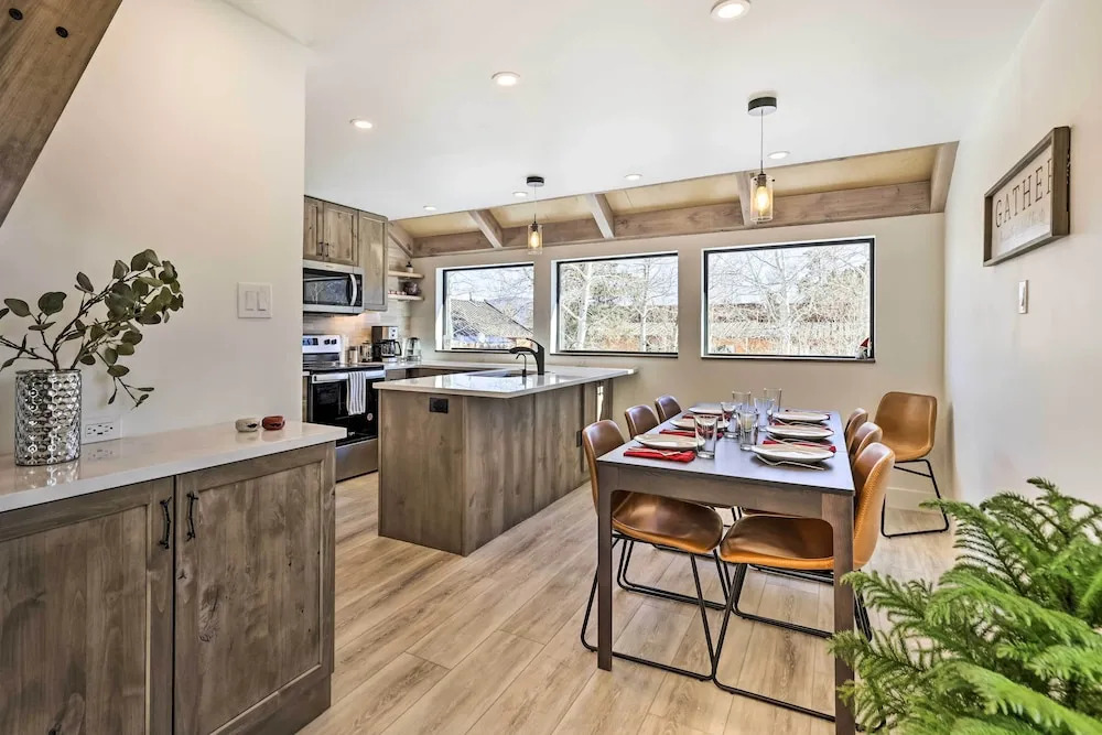 Chic Condo w/ Fireplace: Walk to Main St Frisco!