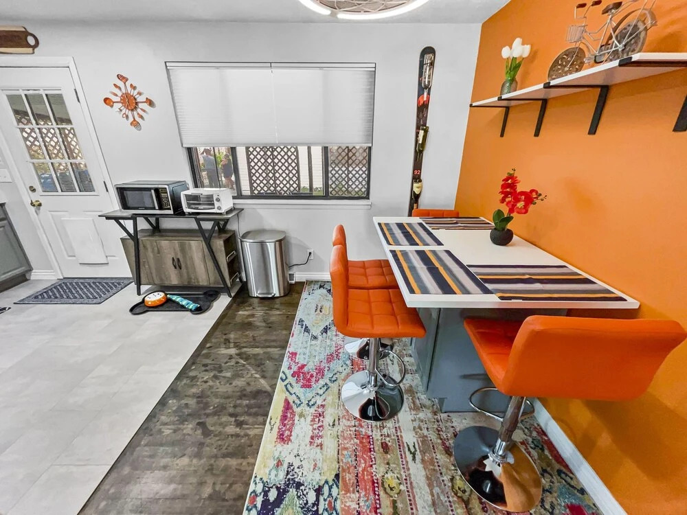 East Side Sunset Pad 3 Bedroom Home