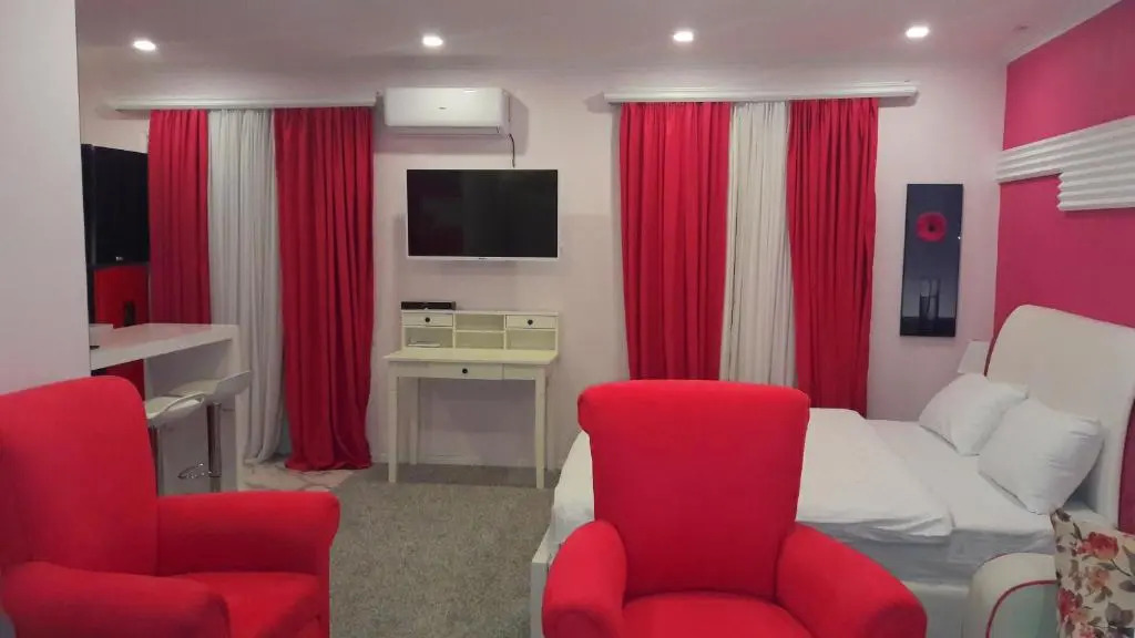 Pink Apartment near Airport
