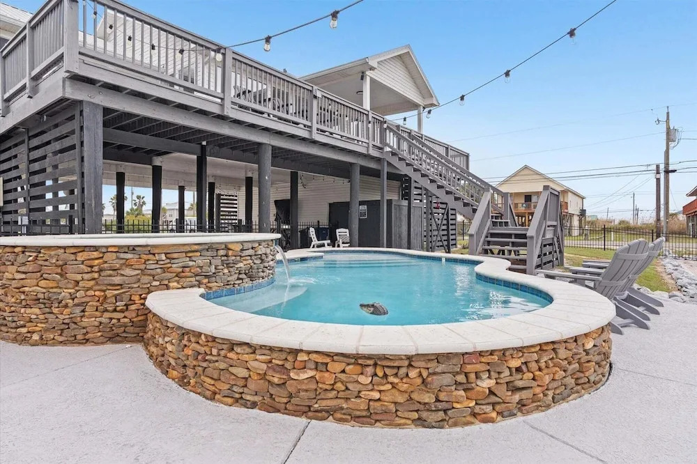 Pier Pressure - 301 Port Royal St 3 Bedroom Home