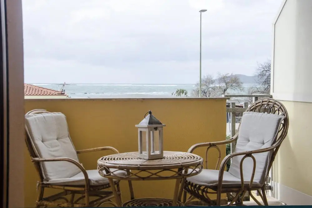 Beachfront two Room Apartment Sparaglione