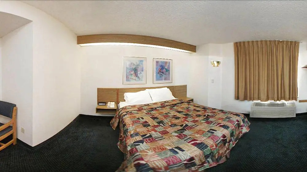 Days Inn Flint / Bishop International Airport