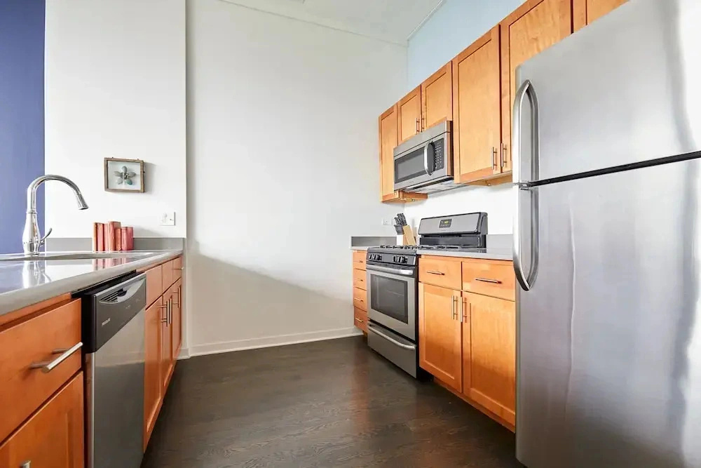 Distinct Lincoln Park Suites by Sonder