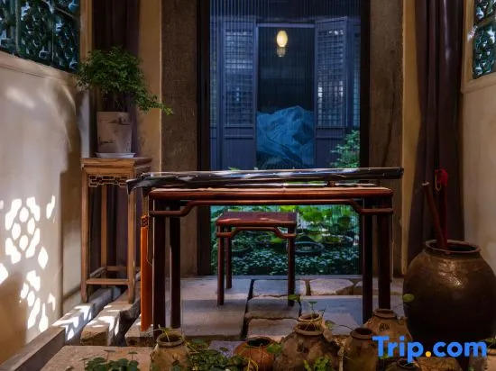 Yueshang Zen Space Homestay (Jinxi Ancient Town)