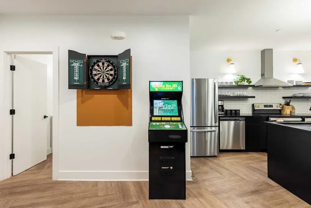 Dual Bachelor Pads w/ Rooftop Lounge & Games Sleeps 26 5 Min to Broadway