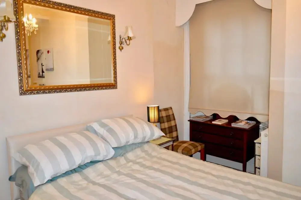 Homely, Comfortable 2 Bed in Historic Rose Street