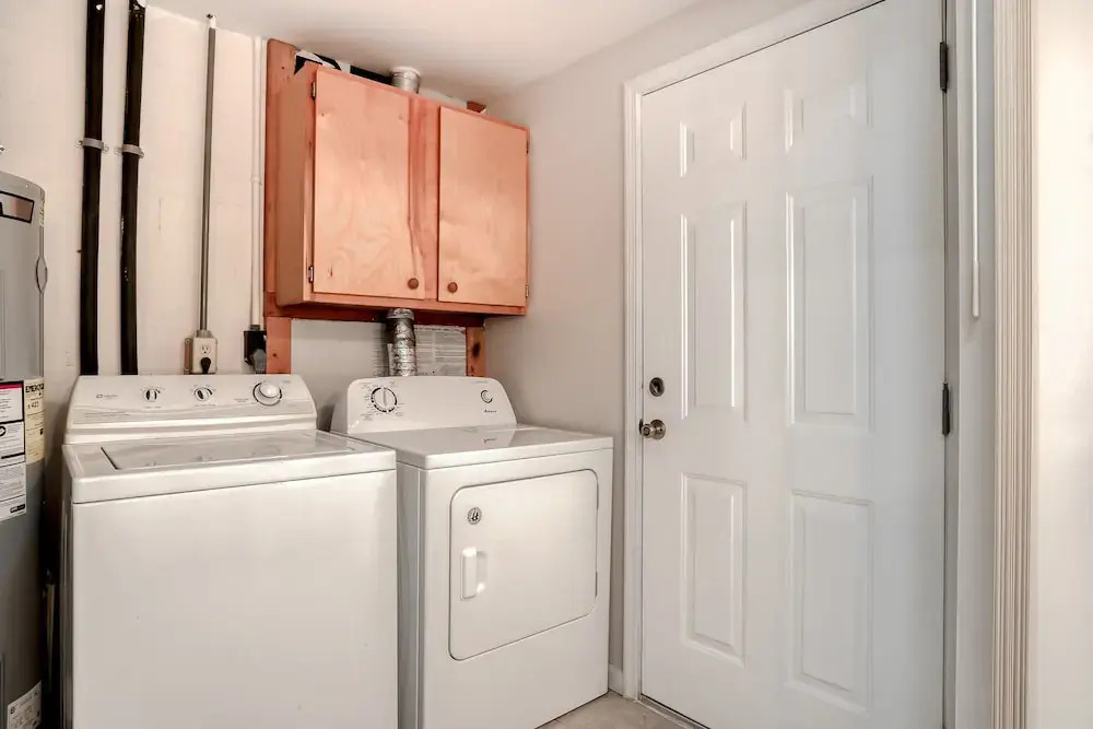 Beachside Snowbird Escape With Fenced Yard & Washer/dryer - Walk to Beach Access