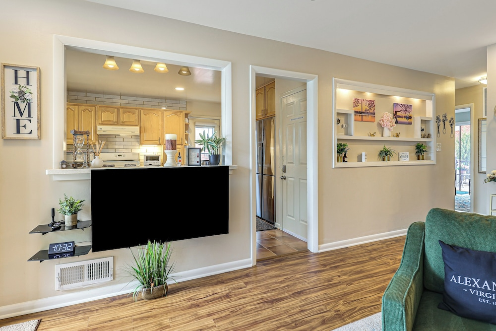 Charming Boutique Home in West End Alexandria!