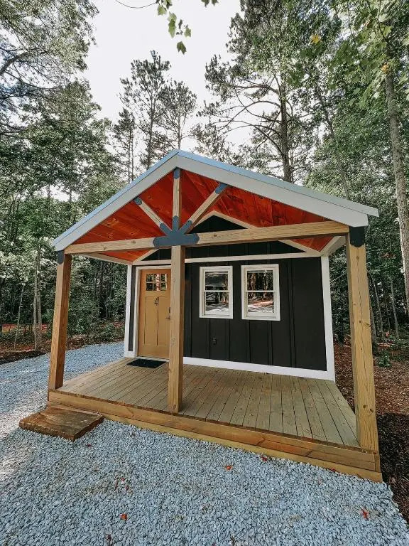 Adorable Studio Style Cabin Located Minutes From Lake Hartwell Cabin #4