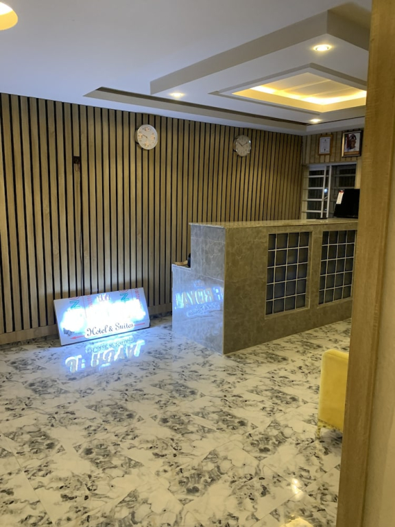 Jf Royal Hotel & Suites