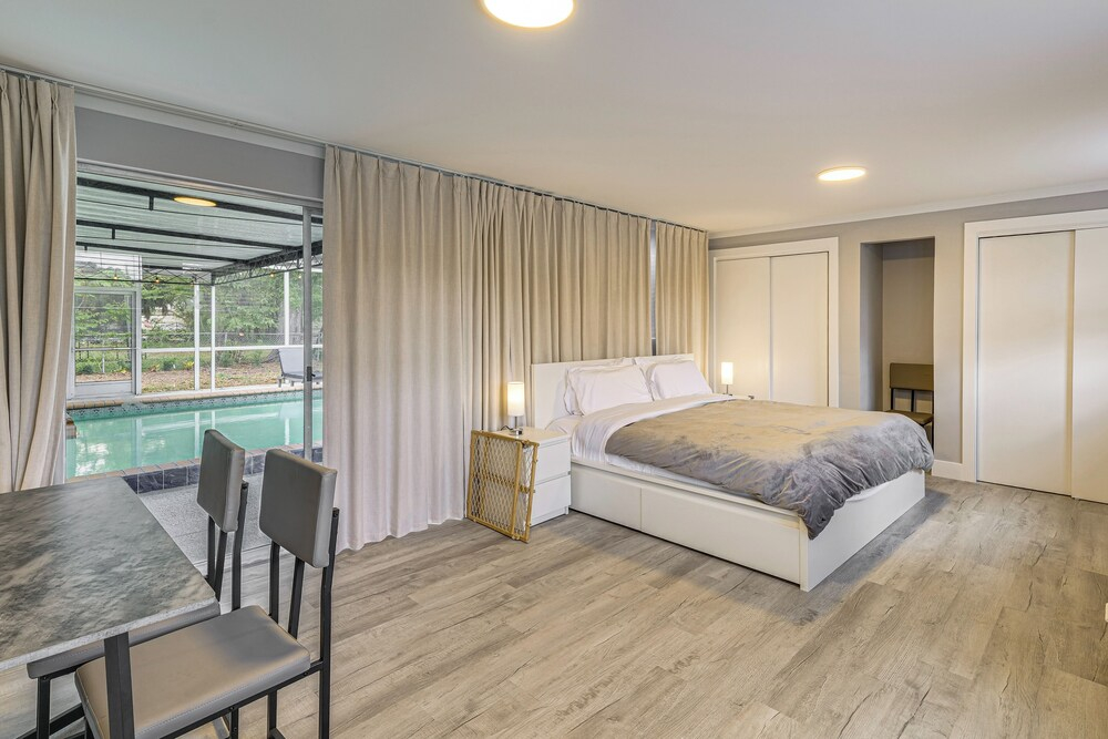 Legoland & Lakes Pool Home Pet Friendly