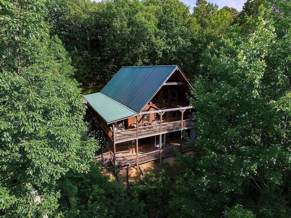 MOUNTAIN SHADOWS - 3 Br Cabin