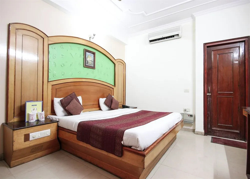 Capital O 2242 Hotel Yuvraj Deluxe