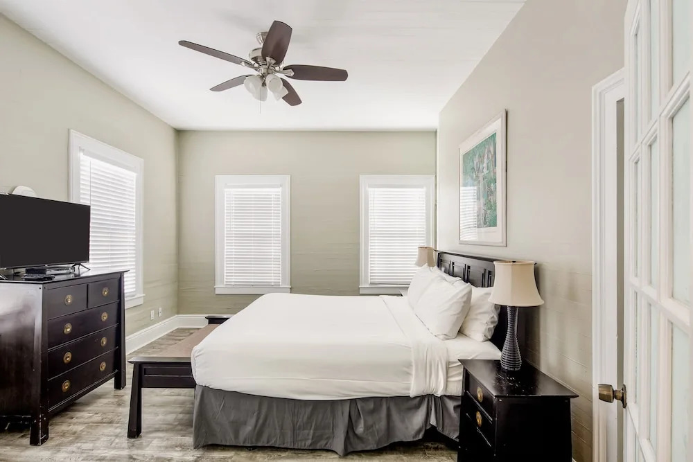 Sky Suites Retreat by Brightwild 2 Stunning Condos