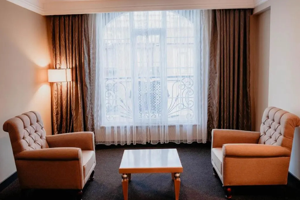 Elite World Nest Van