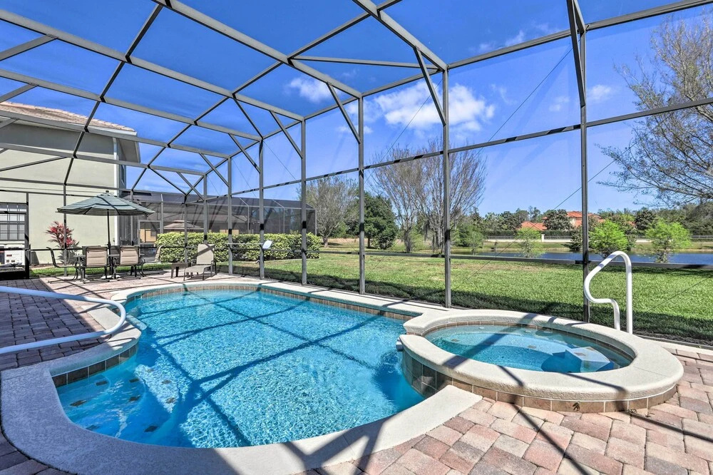6 Mi to Disney: Gem w/ Pool & Spa in Kissimmee
