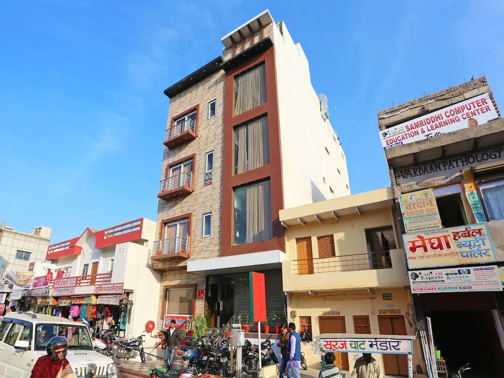 OYO 10656 Hotel Shravya Residency
