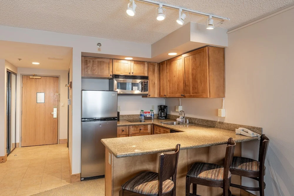 Grand Lodge 1-Bedroom Condo with 3 Queens & Close to Everything 1 Condo - No Cleaning Fee! by RedAwning