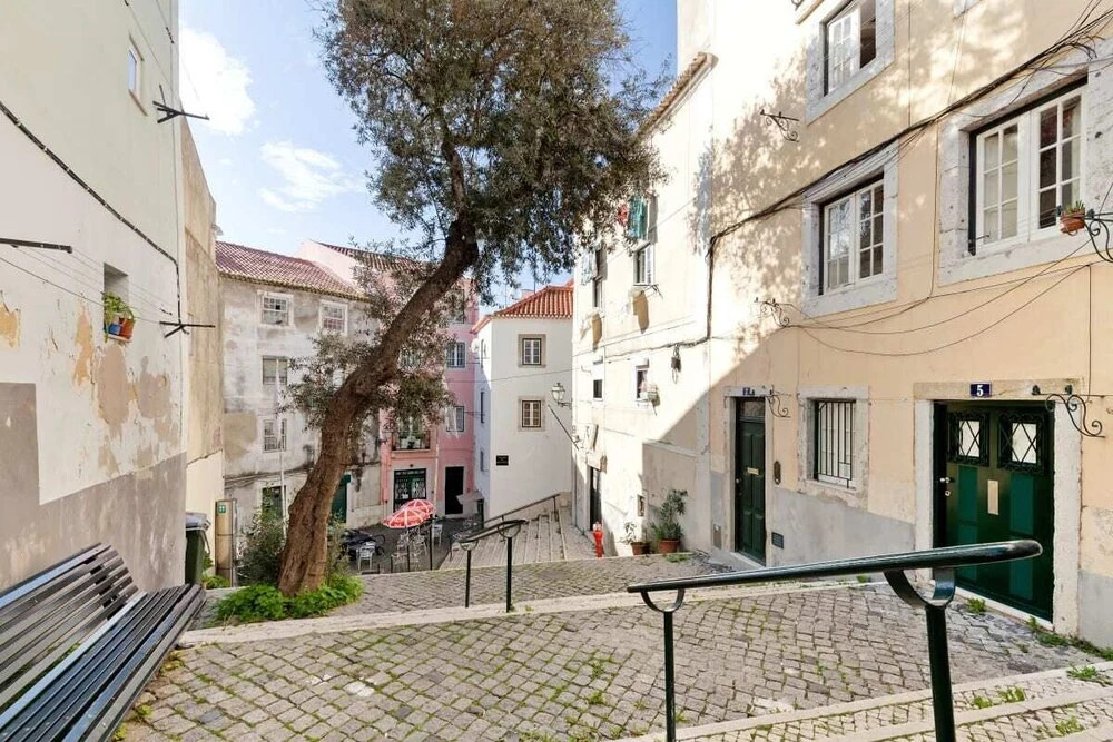 Beautiful 1-Bedroom Apt in Lisbon - NO TV -