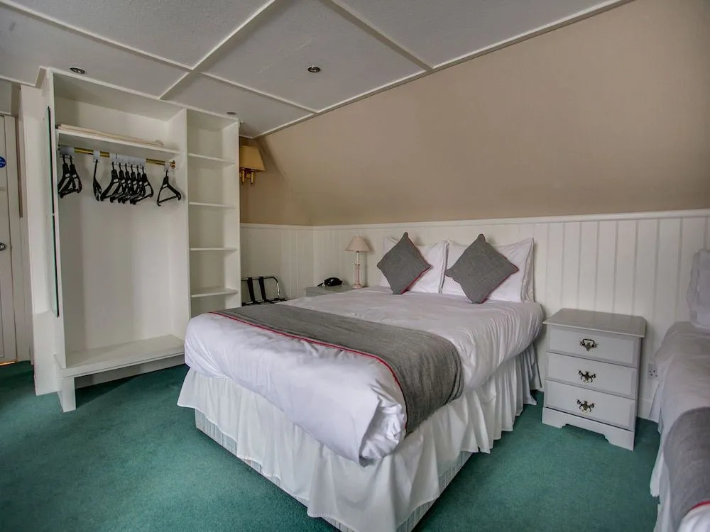 The Murray Arms Hotel