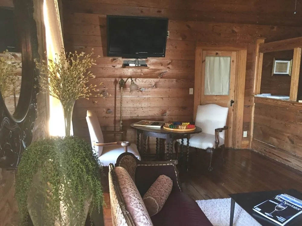 Hico's Upstairs Inn