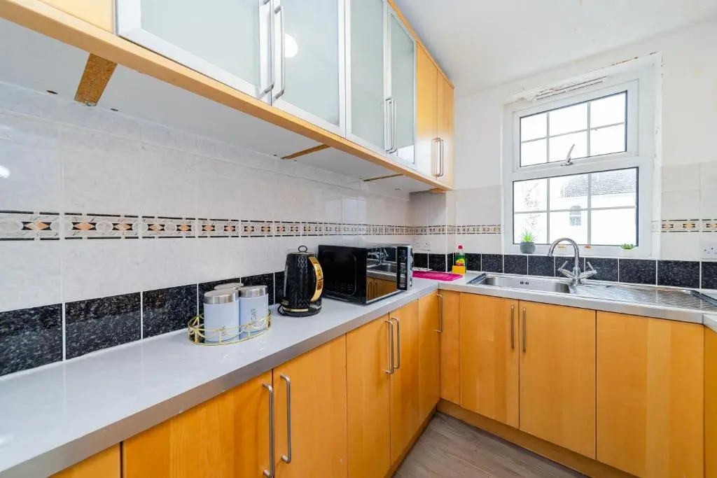 Cosy three bedroom flat next brighton seafront SLEEP 8