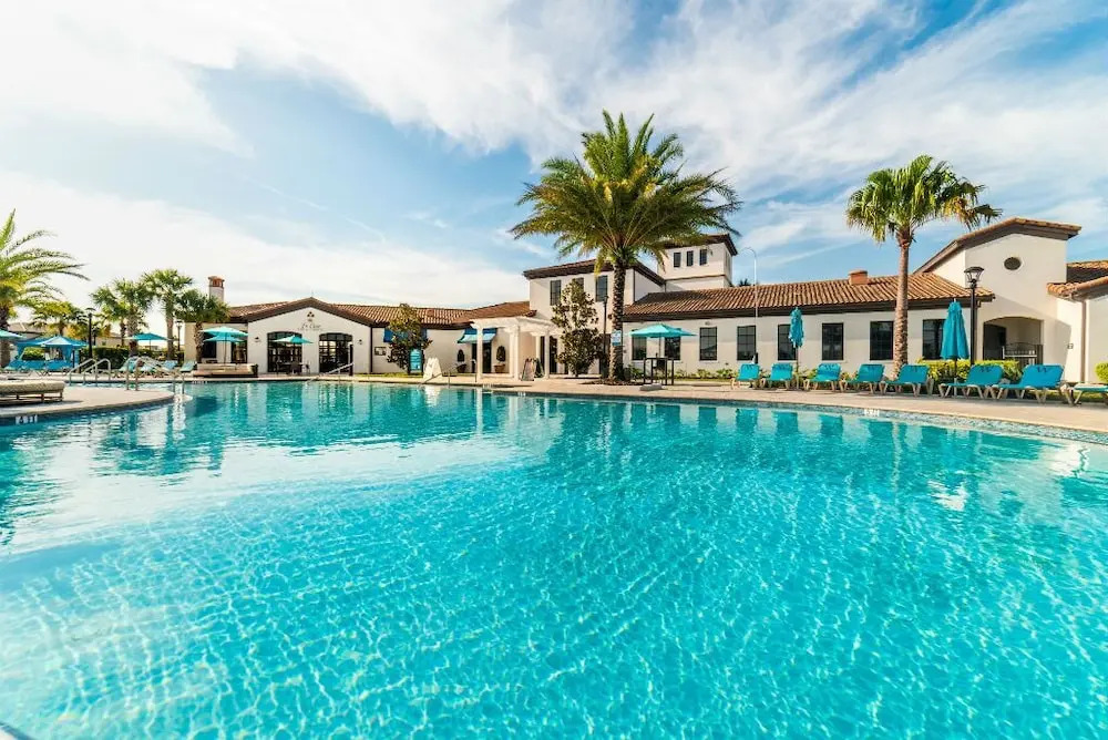Elegant, Beautiful 5 Bed 5,5 Bath House w Pool 1879