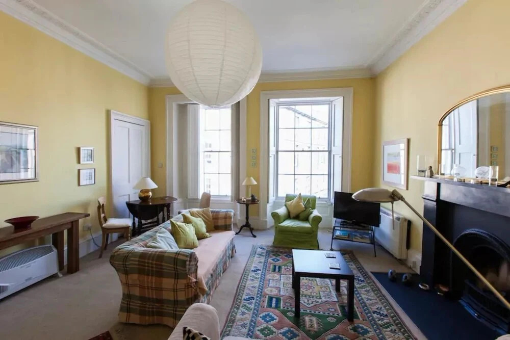 1 Bedroom New Town Flat