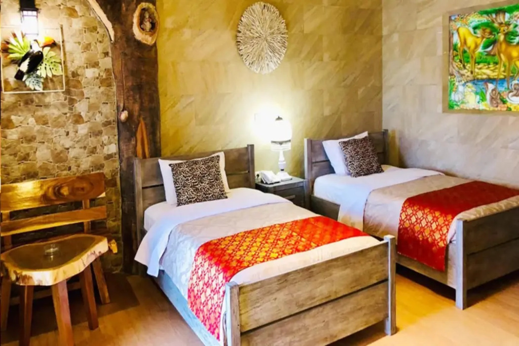 Seruni Hotel Hobbit House
