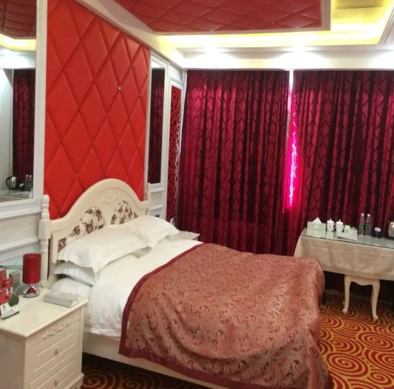 To Youth Themed Hotel