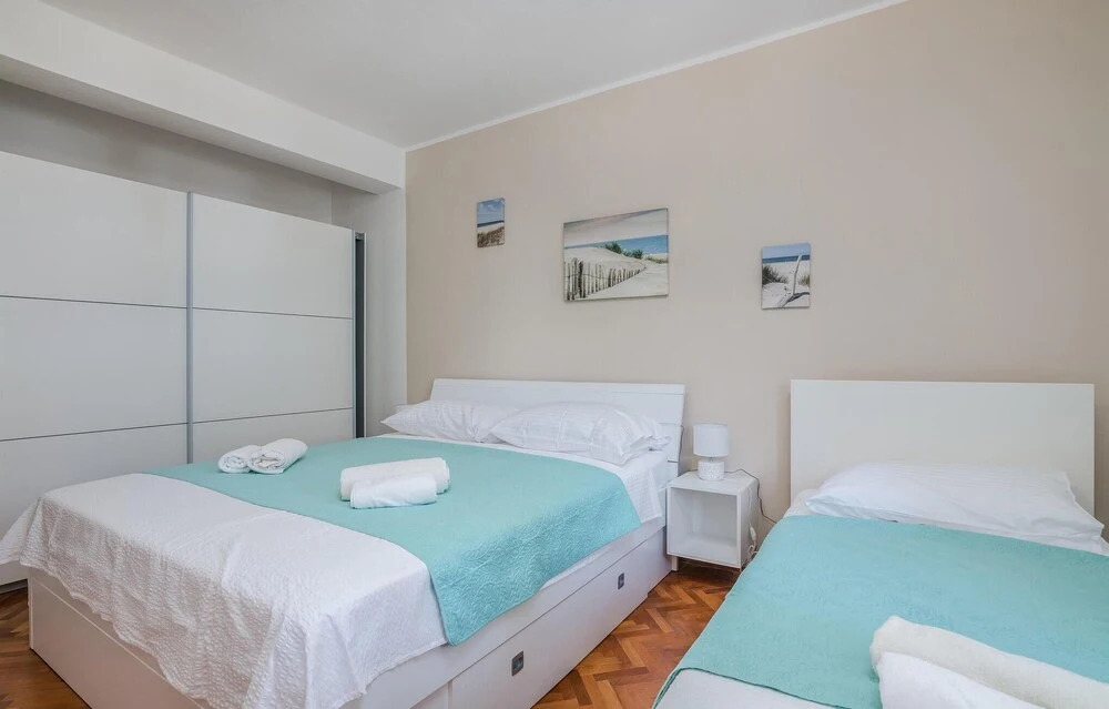 Stunning Home in Bascanska Draga With Wifi and 6 Bedrooms
