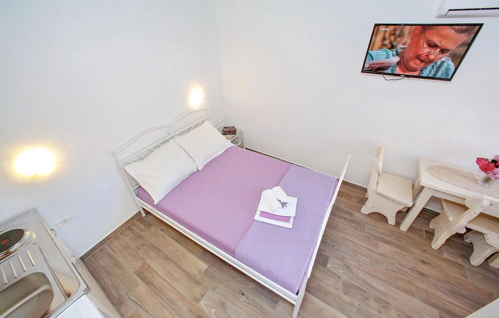 1 Bedroom Pet Friendly Home In Bibinje