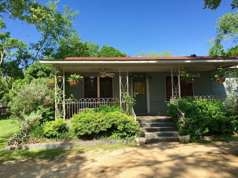 Geronimo Creek Retreat- Homestead Haus 3 Bedrooms 2 Bathrooms Cabin