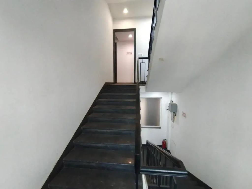 Saltstayz Select – Near Sohna Road City Center
