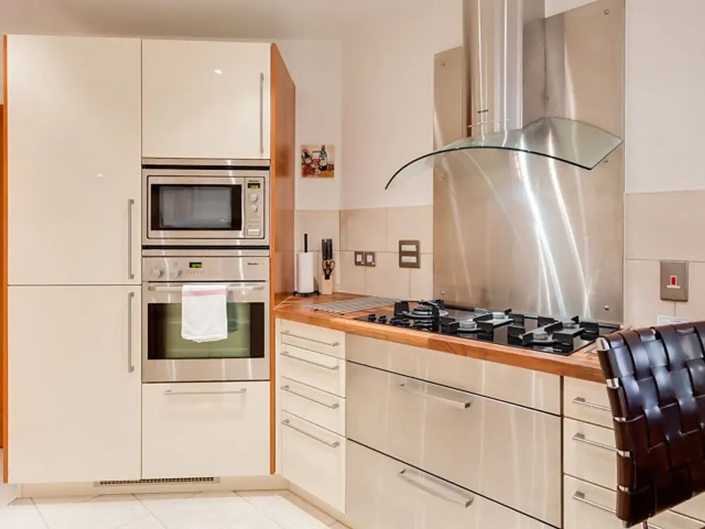 Riva - sea views- 180-Degree Panoramic Views from Balcony