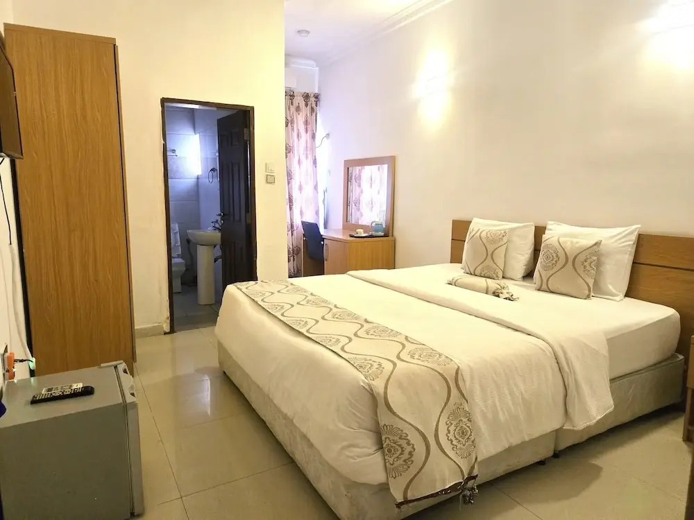 Roses Regency Hotel & Suites