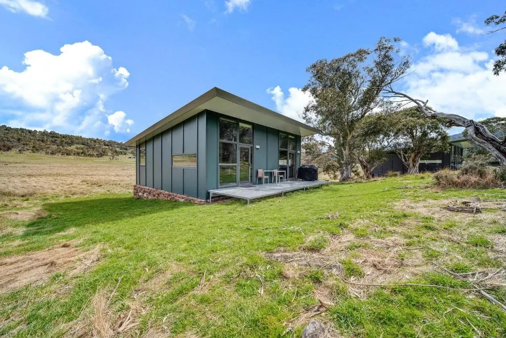 Ecocrackenback 19 'Sustainable, luxurious chalet close to the slopes.'