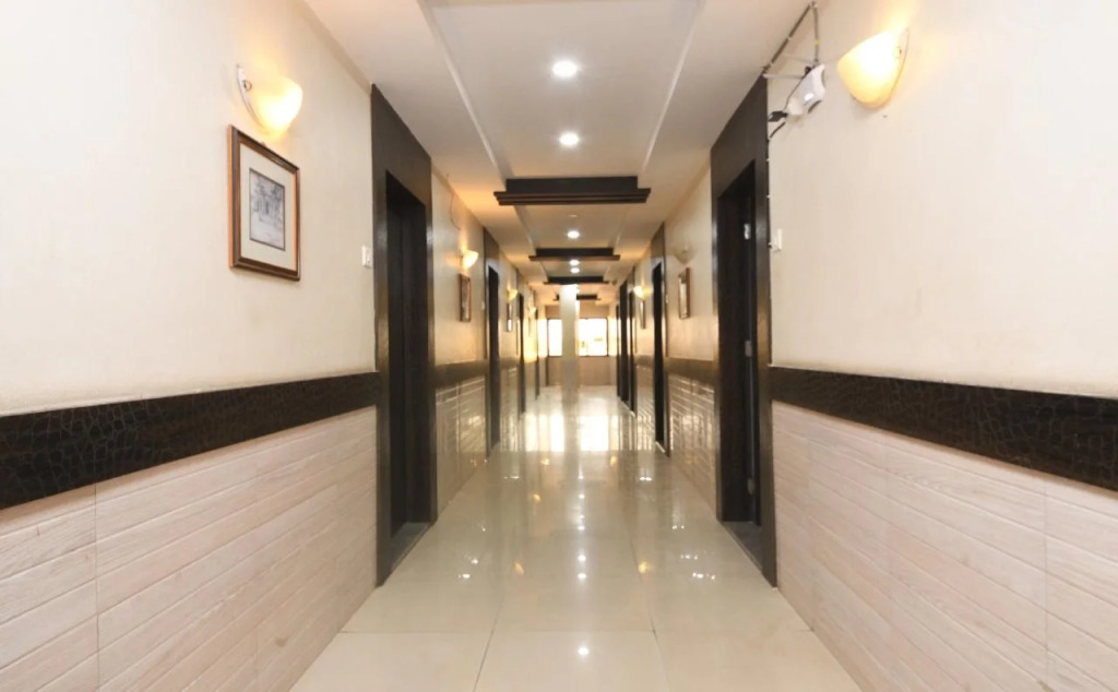 Shree Krishna Palace by OYO Rooms