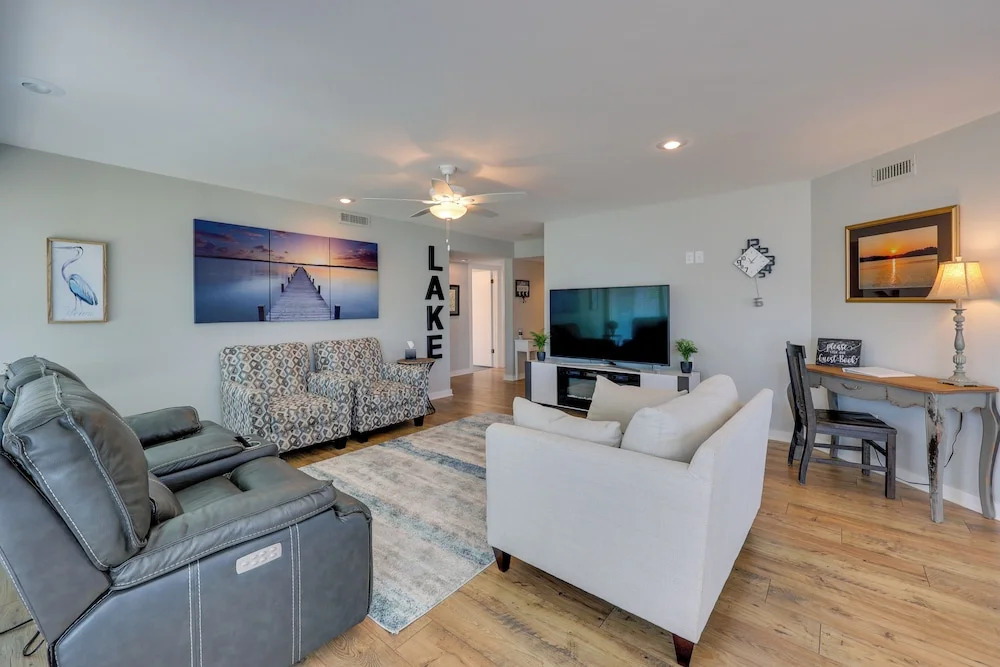 Pool & Lake Hamilton Access: Hot Springs Condo!