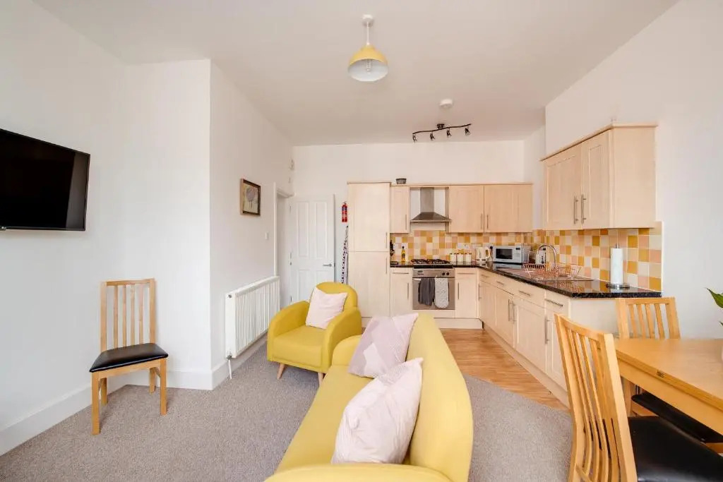 Bright 2 bedroom in Southsea. 8 min walk to seafront