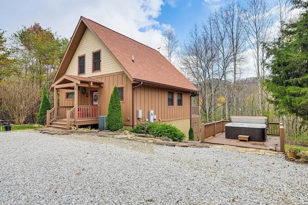 Cozy Couples Getaway w/ Hot Tub: 'fox Ridge Cabin'