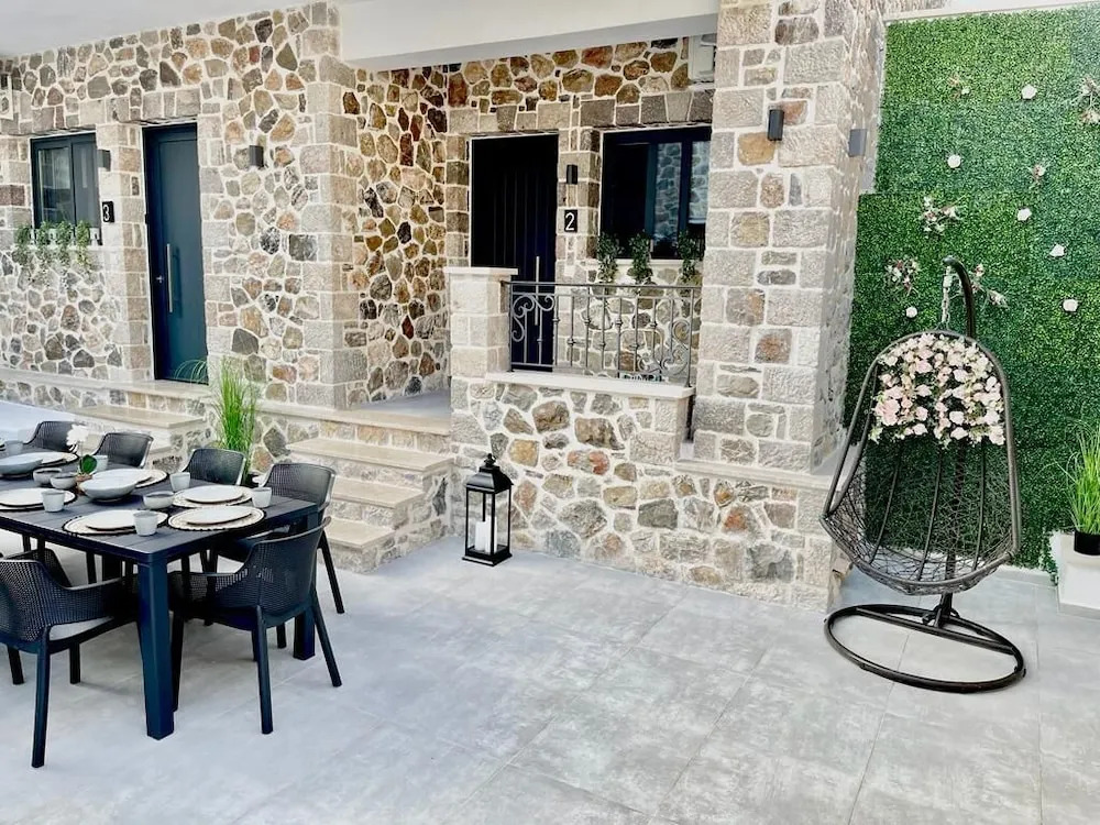 Trocadero Ermioni Suites