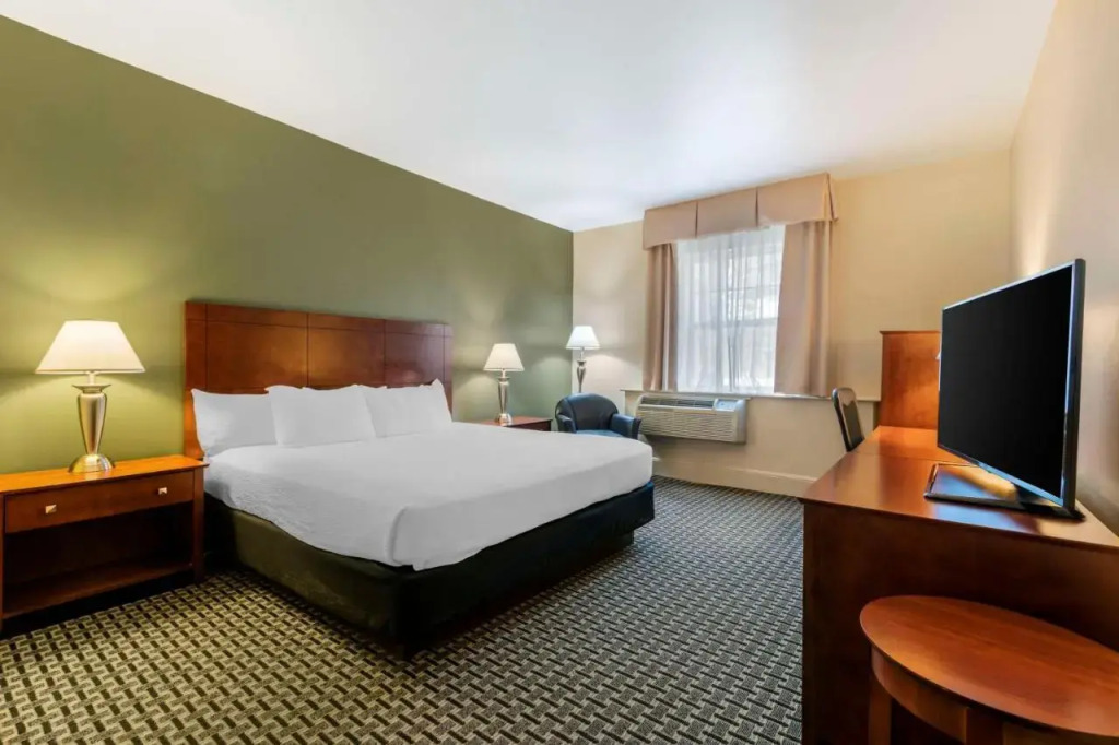 Parkwood Inn Magnuson Grand