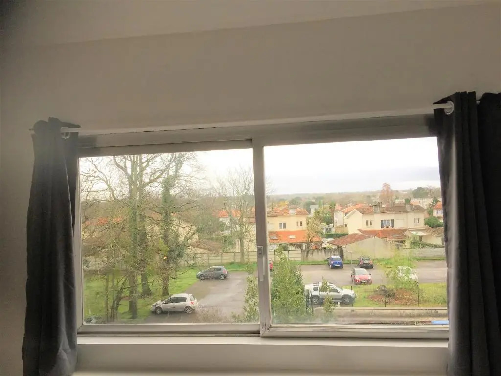 Appartement design tout confort (parking gratuit)