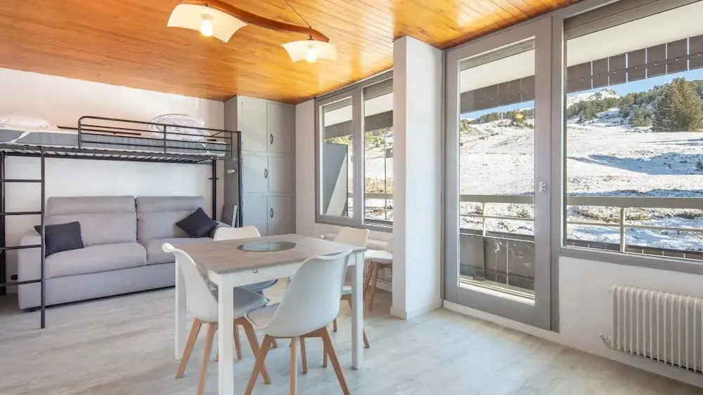 Alpine Hideaway With Balcony