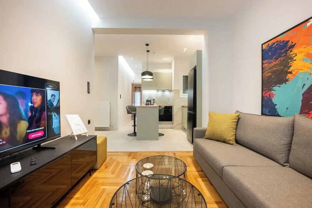 Stylish 2BR flat near hospital & metro