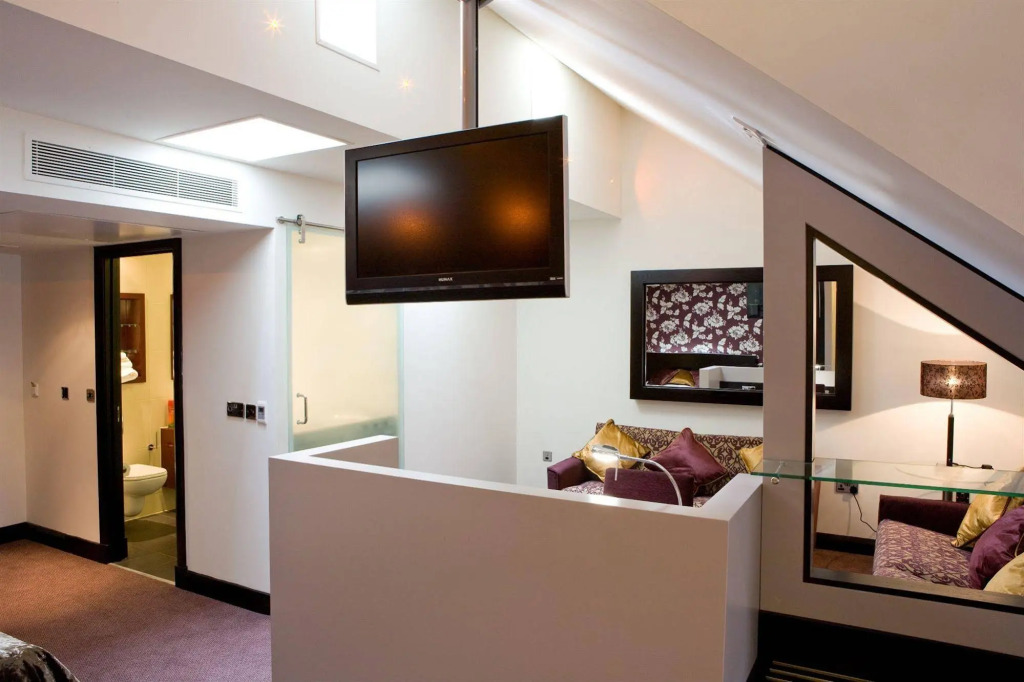 The BlueBell Hotel